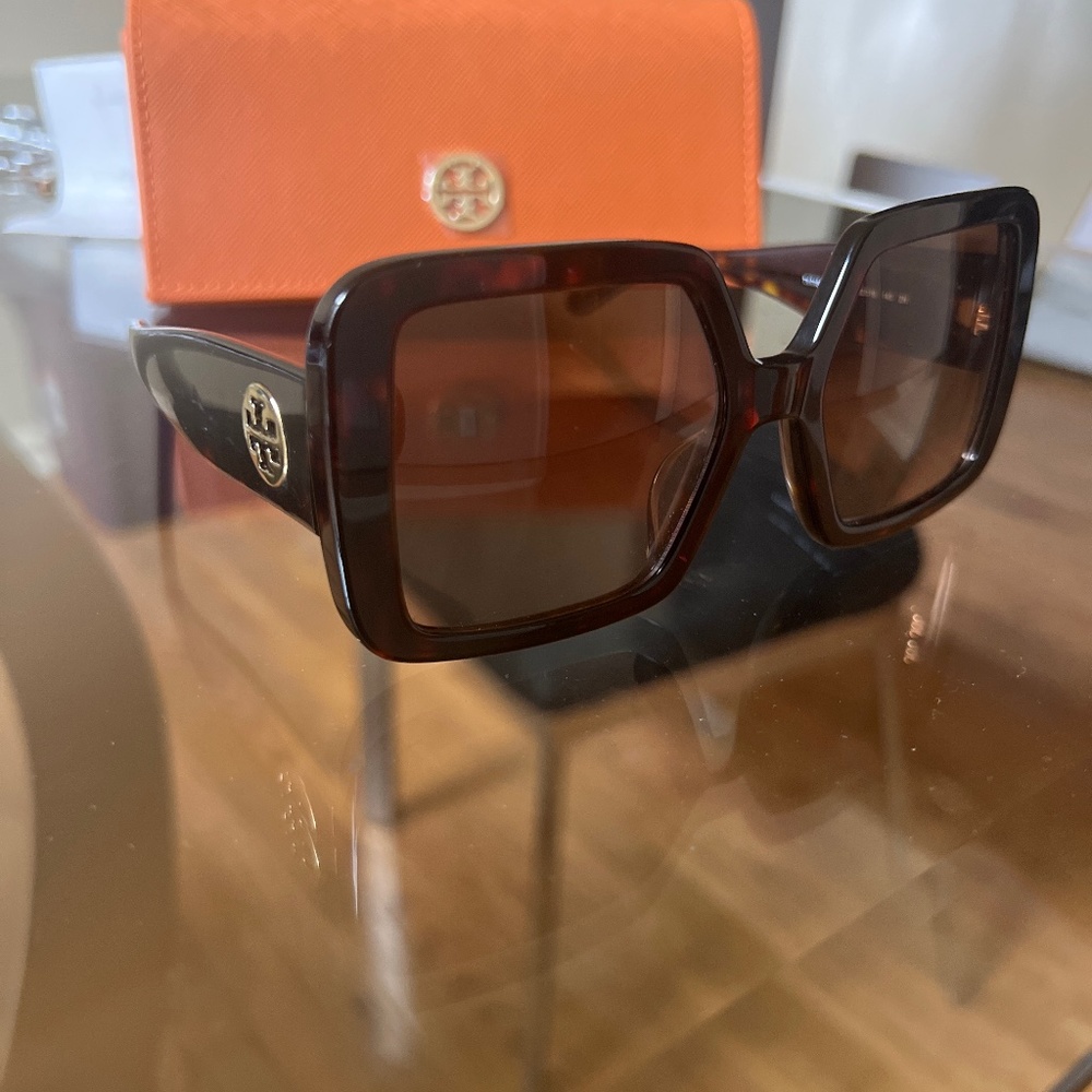 Tory Burch Womens Sunglasses